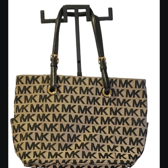 MICHAEL Michael Kors Handbags - Michael Kors signature handbag perfect condition
